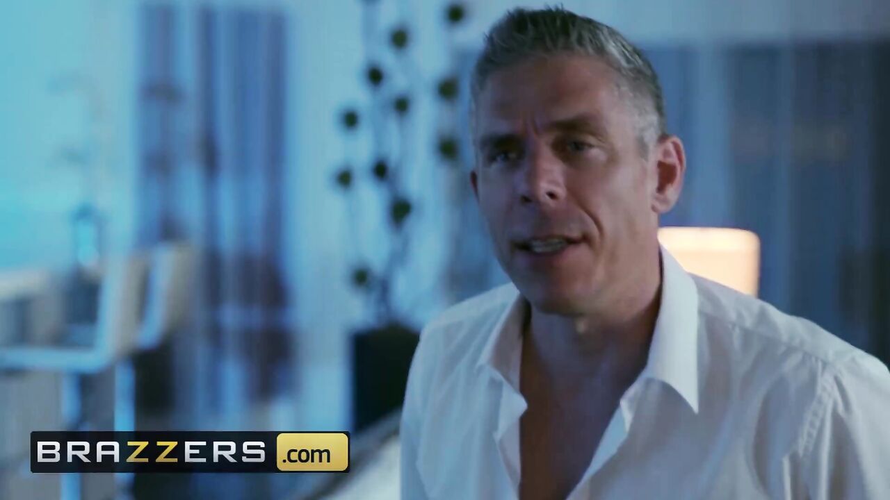 Brazzers - Bubble butt Abigail Mac loves anal