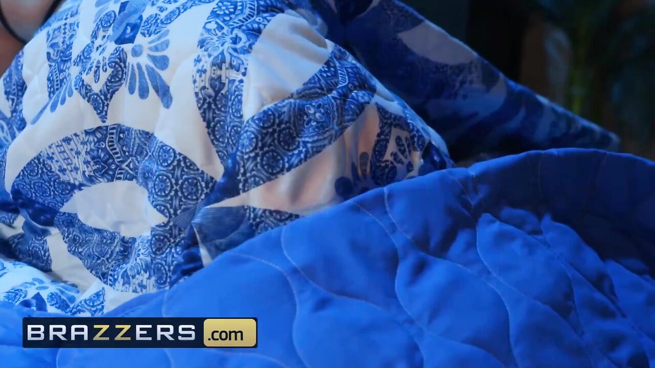 Brazzers - Good girl Eliza Ibarra lests her kink out on vacation