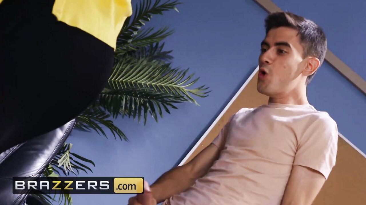 Brazzers - Big dick student ass fucks Jennifer White