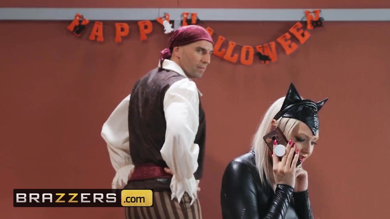 Brazzers - Milf witch Krissy Lynn loves anal and costumes