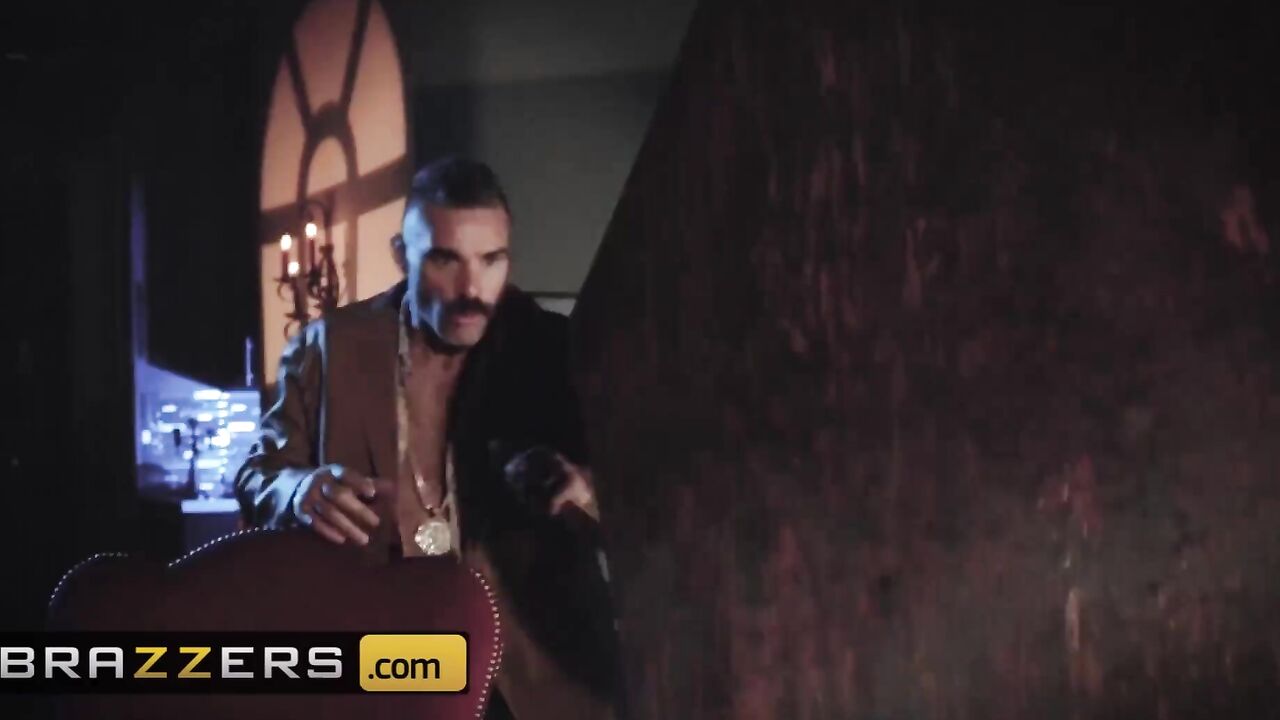 Brazzers - Small tit vampire Kendra Spade gets fucked by dilf