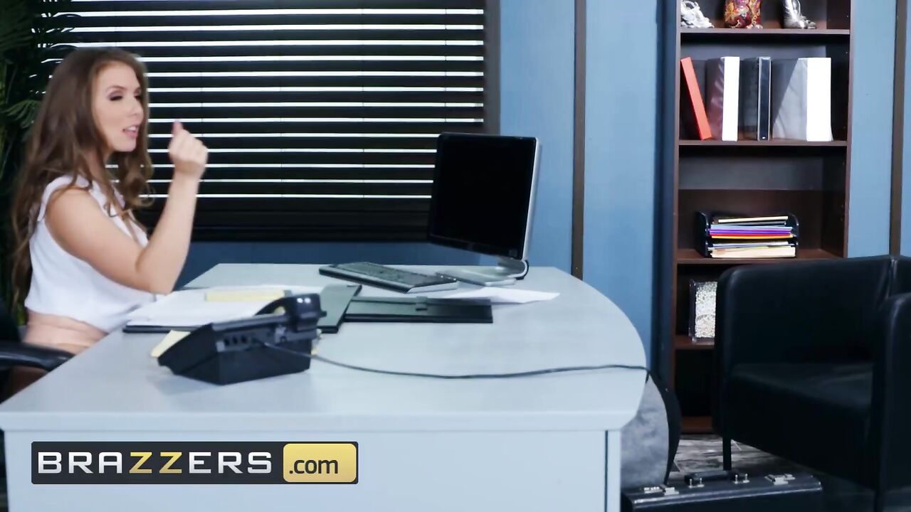 Brazzers - Big Tits Lena Paul gets eaten out at work