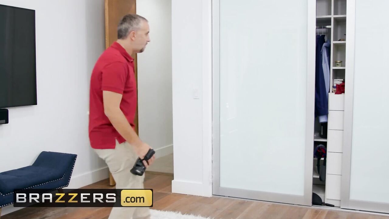 Brazzers - PAWG Britney Amber fucks pantie sniffer