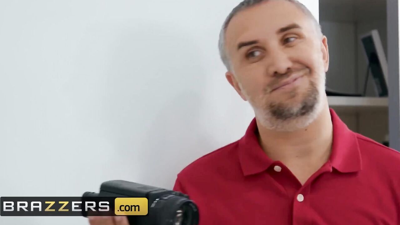 Brazzers - PAWG Britney Amber fucks pantie sniffer