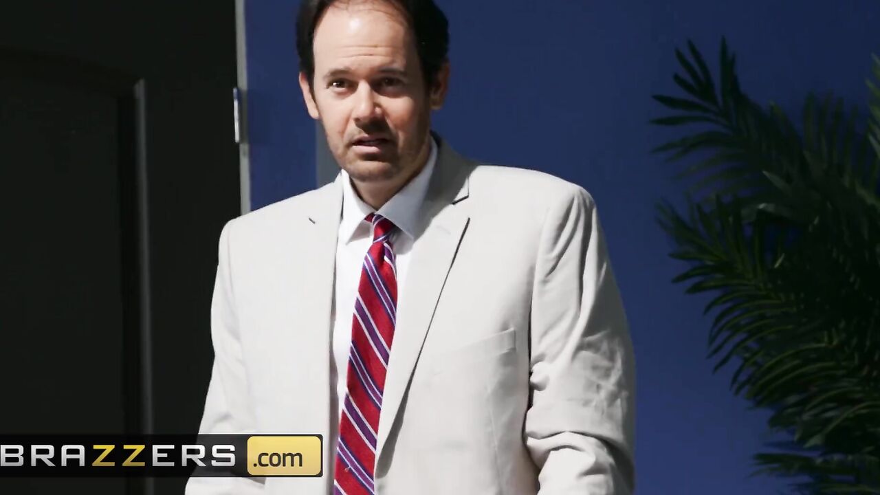 Brazzers - Big Tit schoolgirl Sofi Ryan gets pounded in class