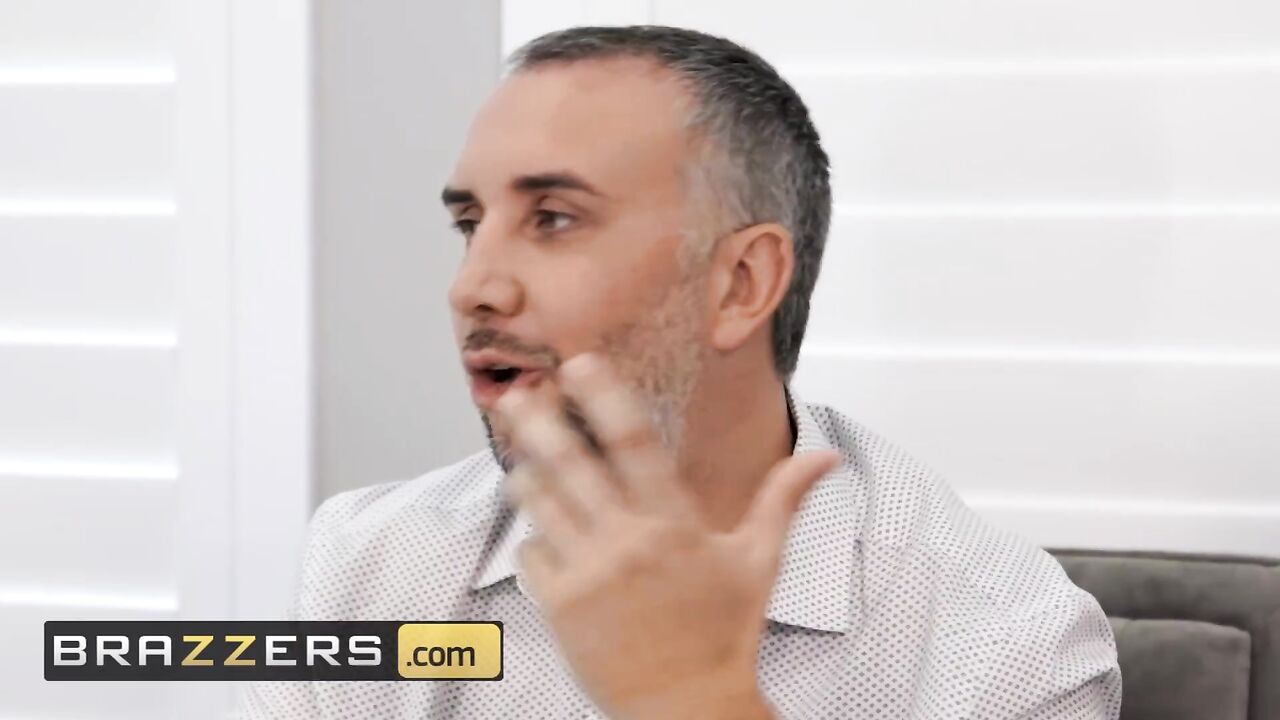 Brazzers - Busty Bored house wife Audrey Bitoni cheats