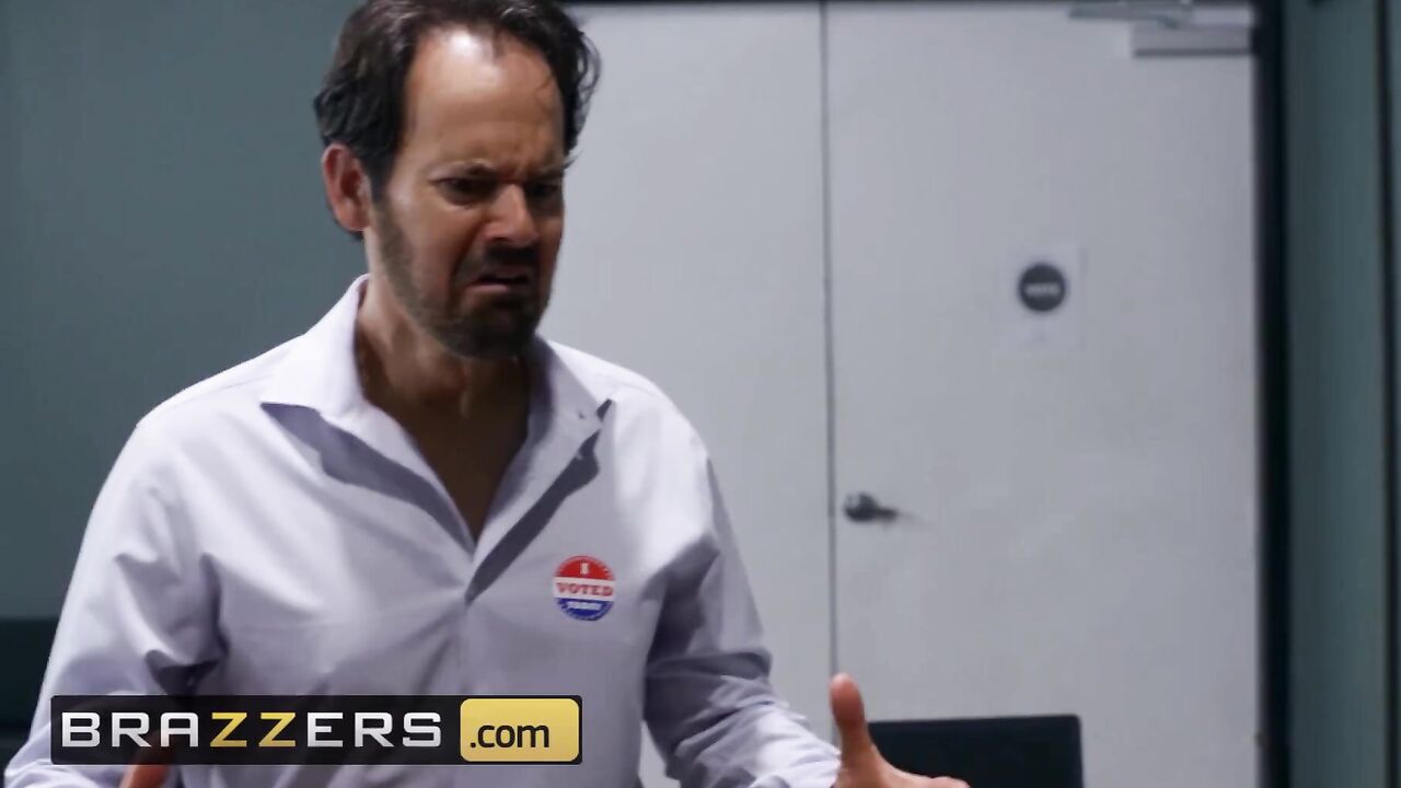 Brazzers - Busty Abigail Mac cucks her husband