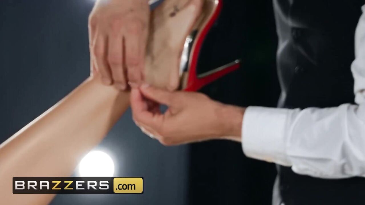 Brazzers - Phat ass latina Katana Komba tangos for dick