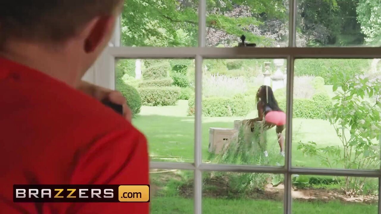 Brazzers - Ebony Neighbor Kiki Minaj loves ass fucking