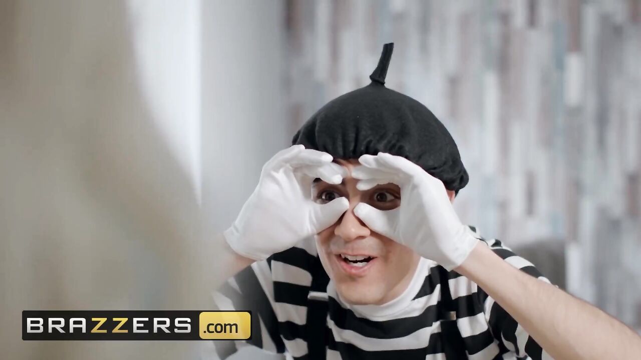 Brazzers - Big tit blonde Milf Brooklyn Blue takes some big dick