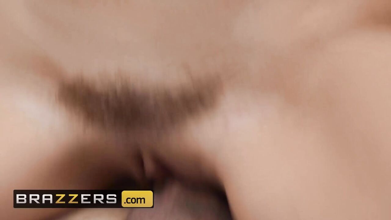 Brazzers - Aubrey Black & Gia Derza Share big dick intern