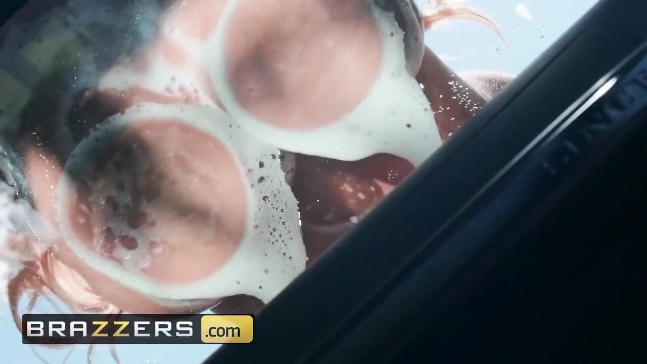 Brazzers - Busty Wet Brooklyn Chase gives sexy carwash