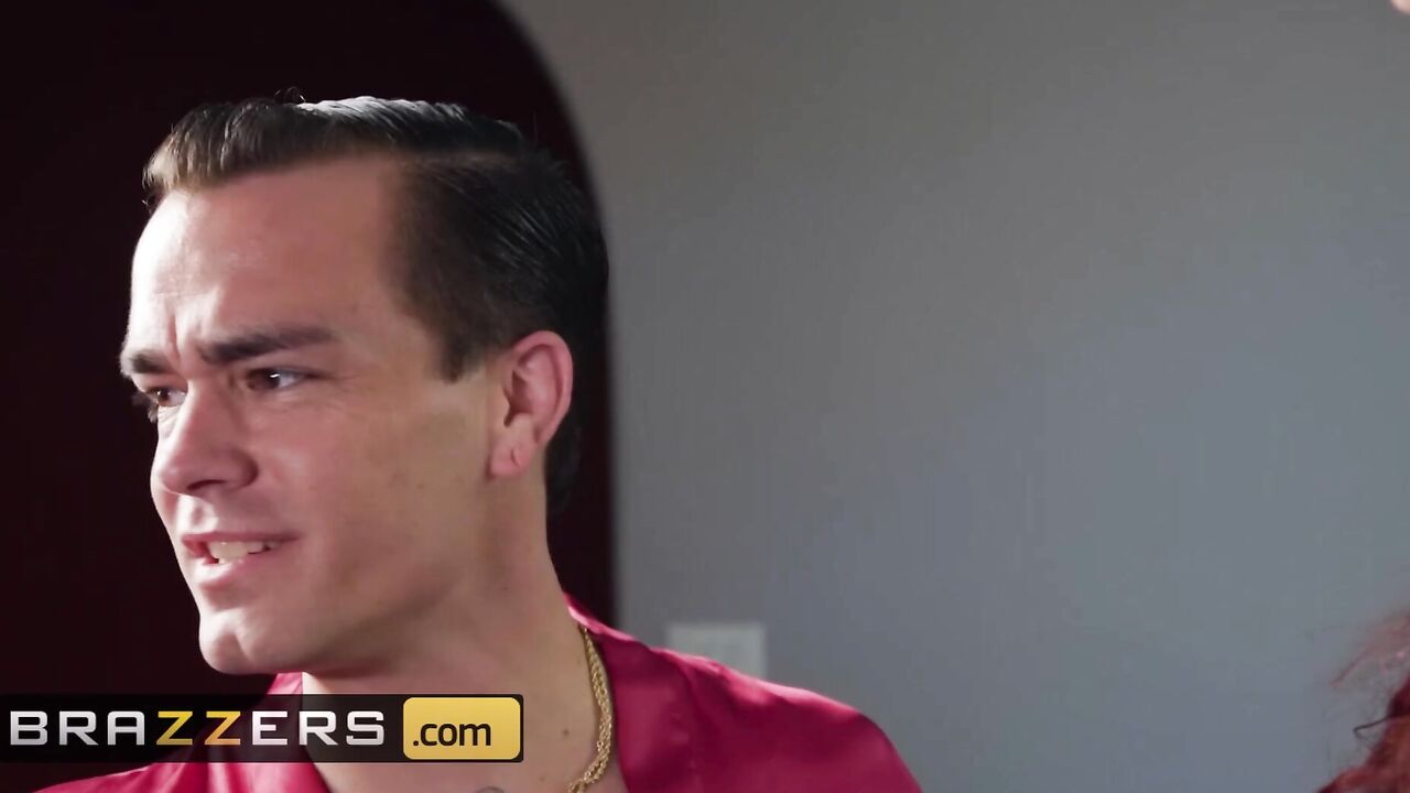 Brazzers - Desiree Dulce & Molly Stewart have some fun with massage