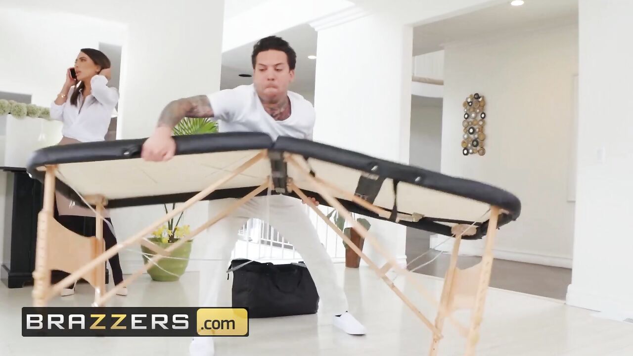 Brazzers - Dirty Masseur pounds thicc PAWG Lela Star