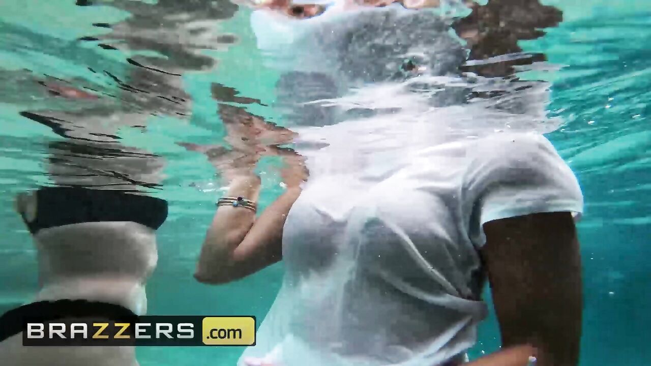 Brazzers - Big tit babe Desiree Dulce is the hit of the pool party