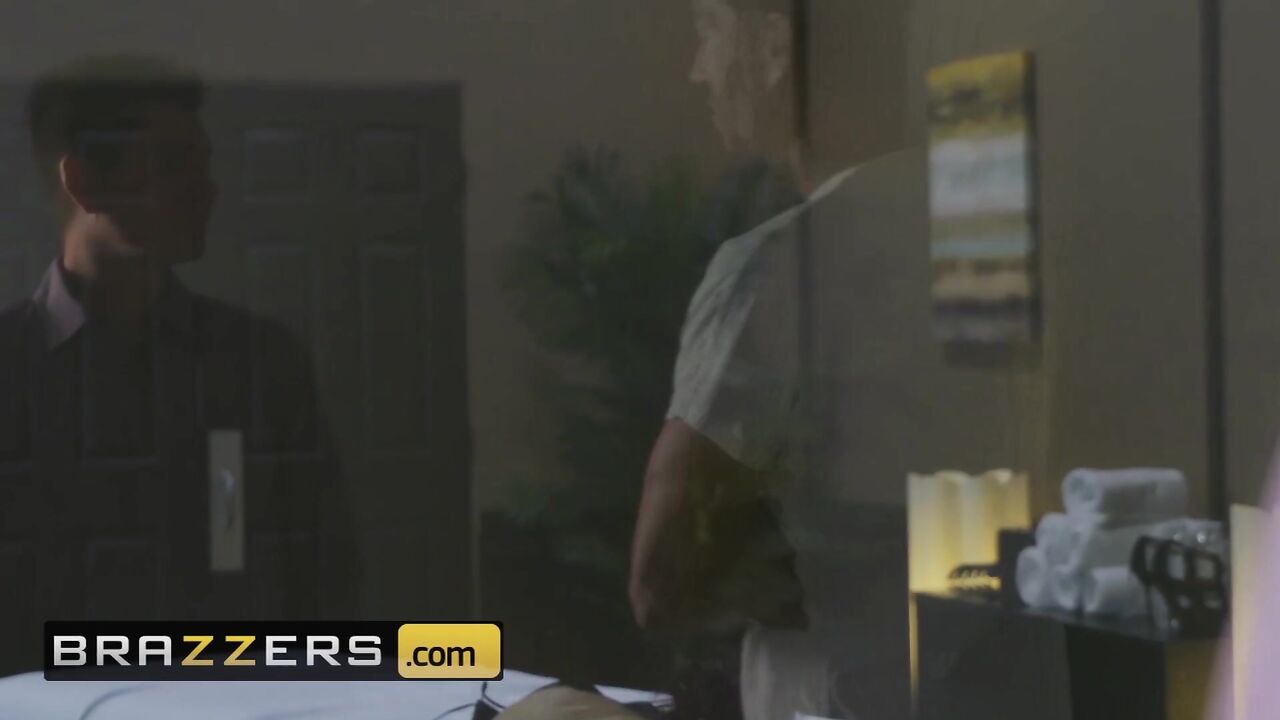 Brazzers - Big tit inked pornstar Monique Alexander loves anal