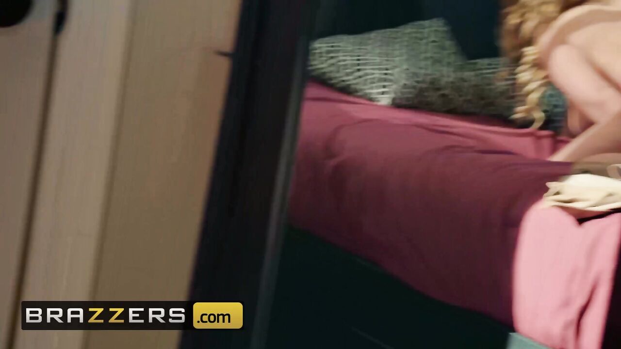 Brazzers - Curvy MILF Eva Notty On The Prowl for young cock