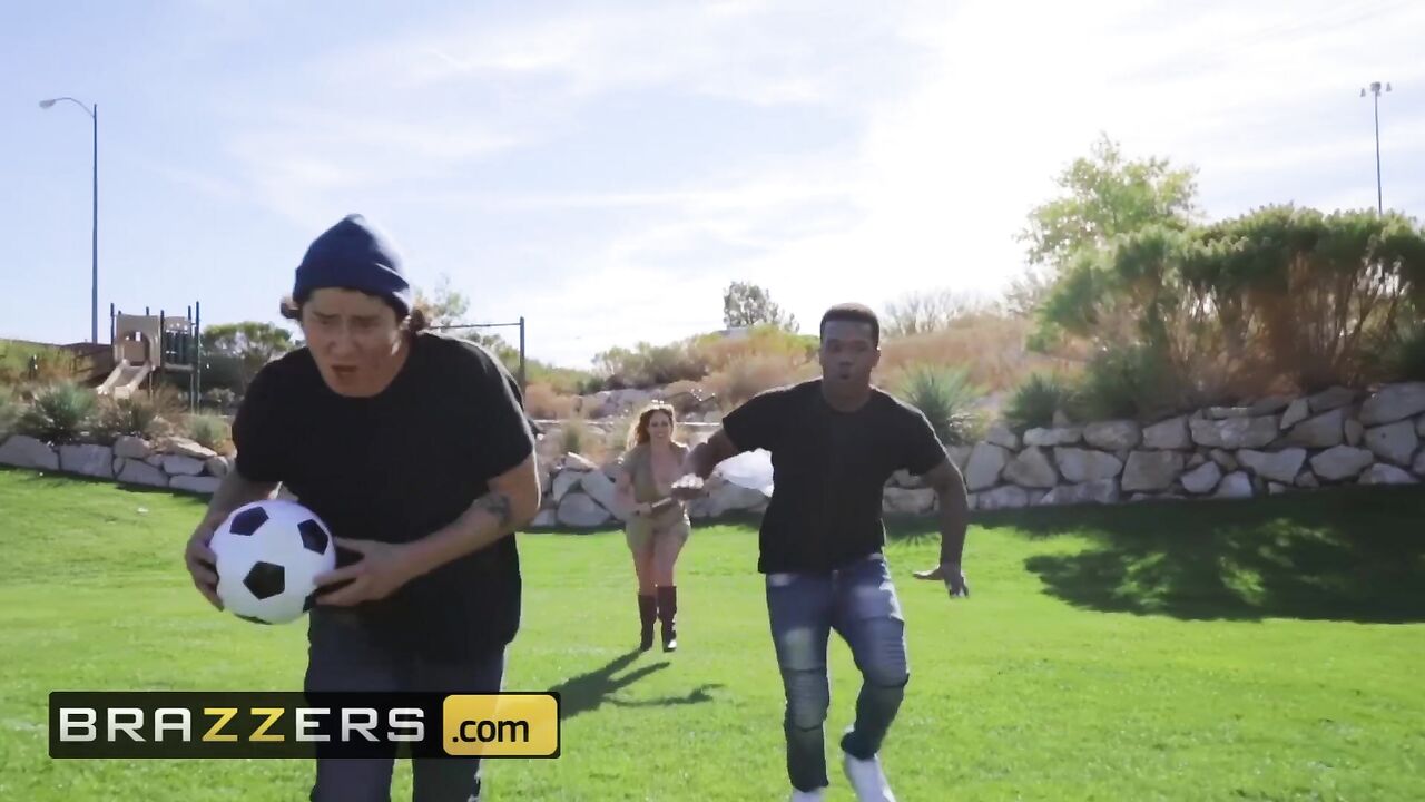 Brazzers - Curvy MILF Eva Notty On The Prowl for young cock