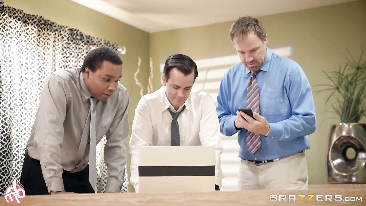 Brazzers - Ariella Ferrera – Honey, It’s A Motorbunny