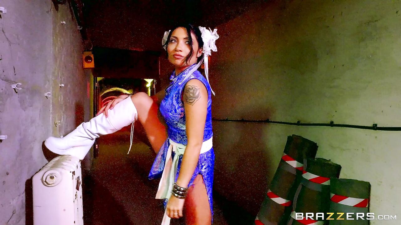 Sex Fighter: Chun Li vs. Cammy (XXX Parody) - Brazzers