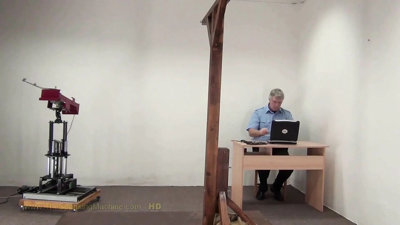 Victoriaa2 Spanking Machine - Bare Back Whipping