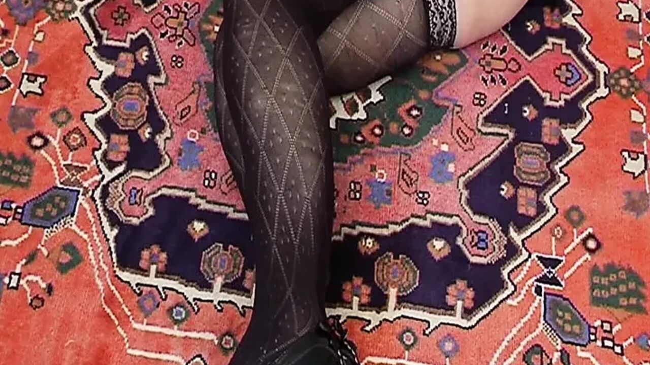 Pretty French babe gets assfucked on the floor