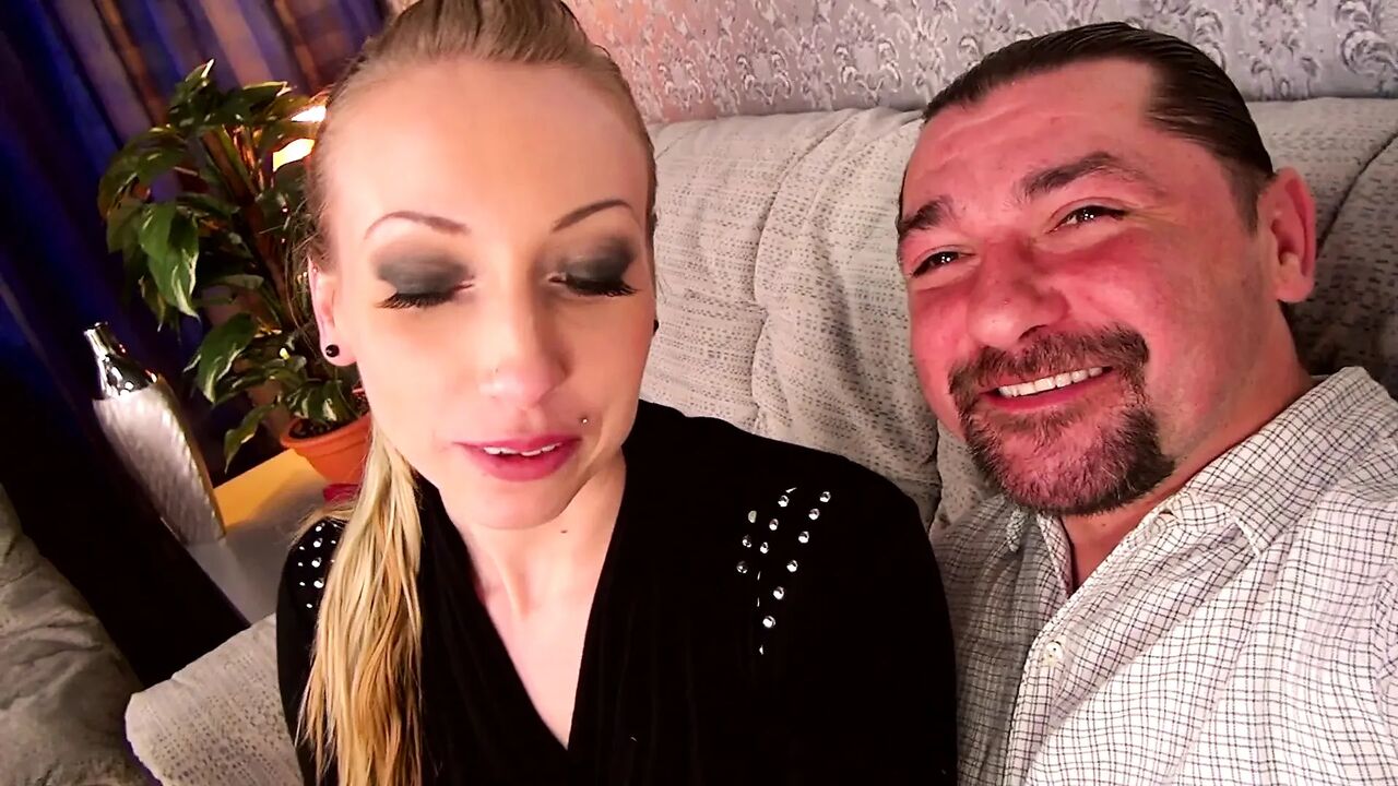 Tattooed big ass blonde smashes with her fucker on the couch
