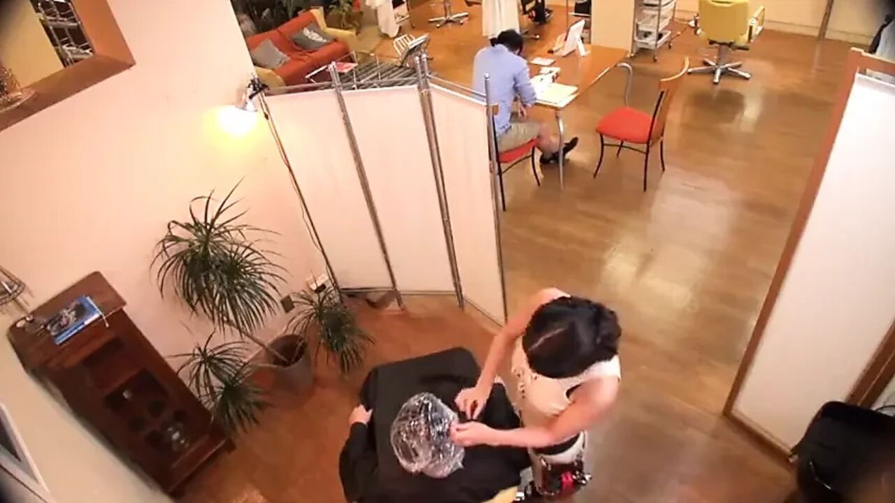 Too Many Glances, Too Much Tension - Inside the Salon Where Eyes Always Meet