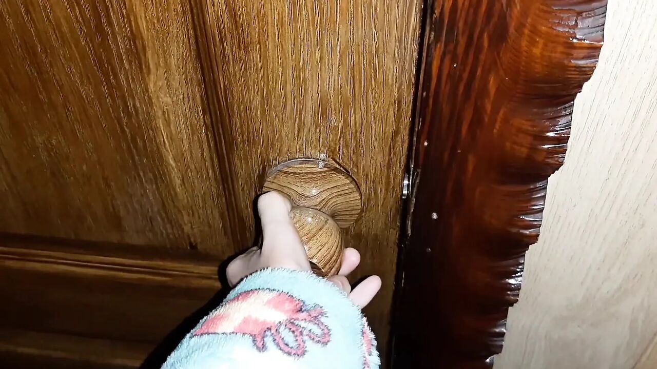 I Heard My Stepmom Moaning While Masturbating in the Toilet and Started Watching Her