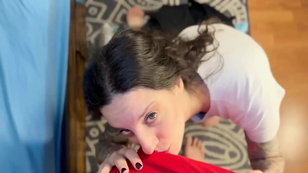 Sloppy Deepthroat Blowjob From Elli Raven