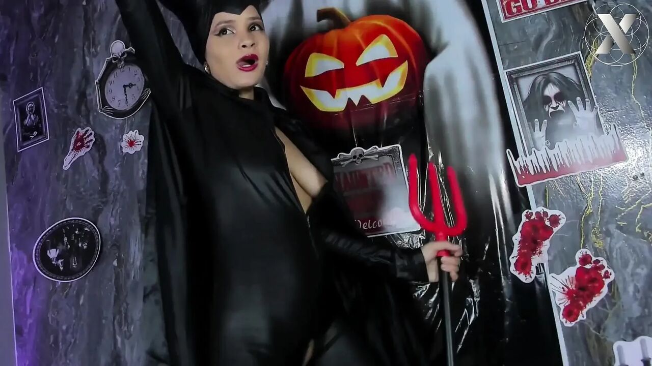 Dildo Fuck Between Lesbians