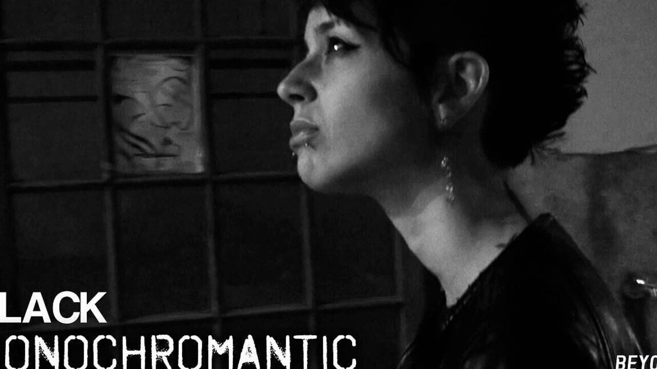 Monochromantic Black