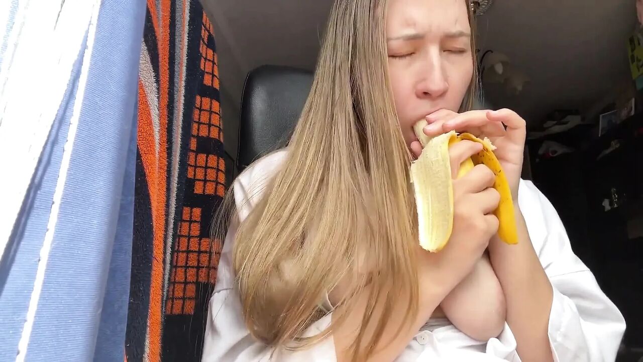 The Wife Decided to Tease Her Lover and Recorded a Video with a Banana