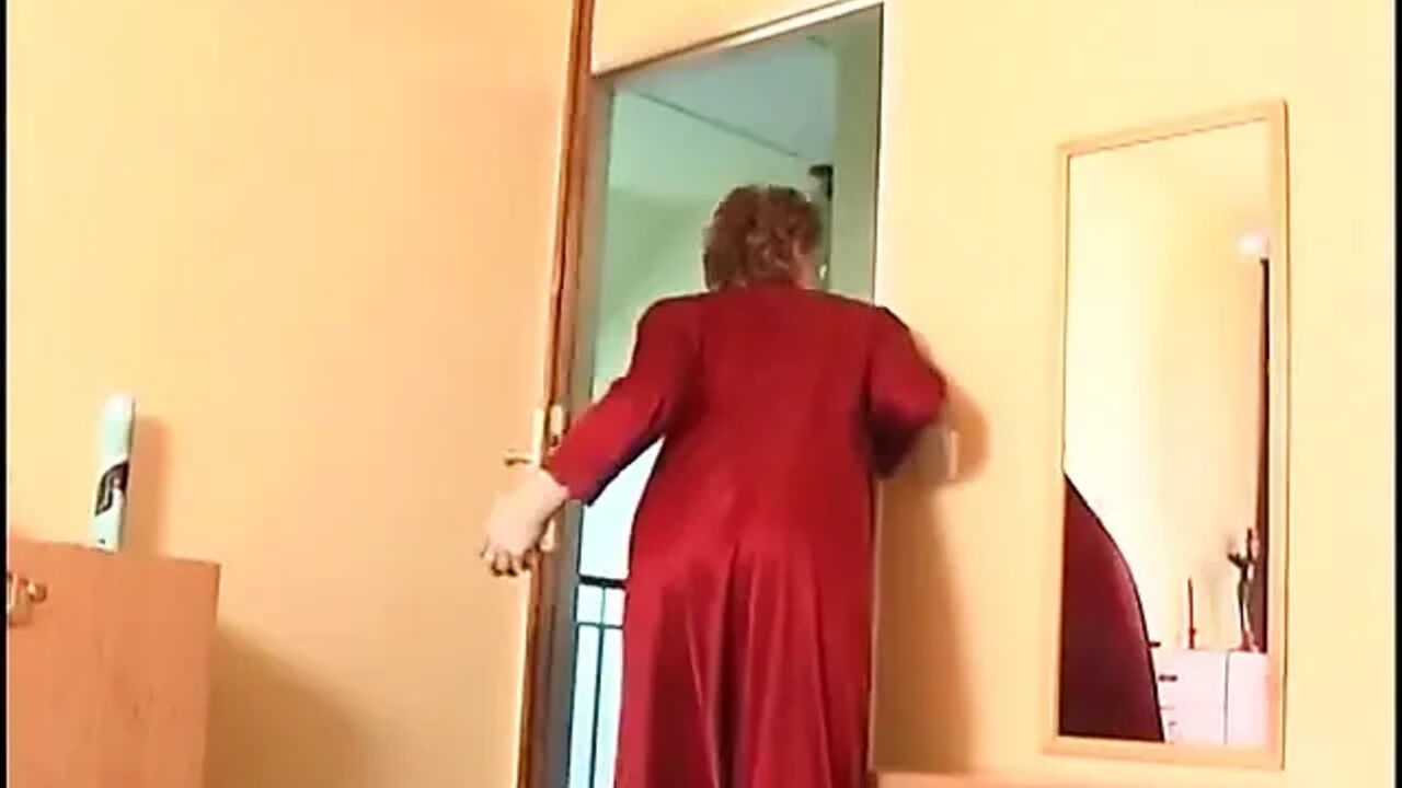 Spex mature wearing stockings banged by young big dick