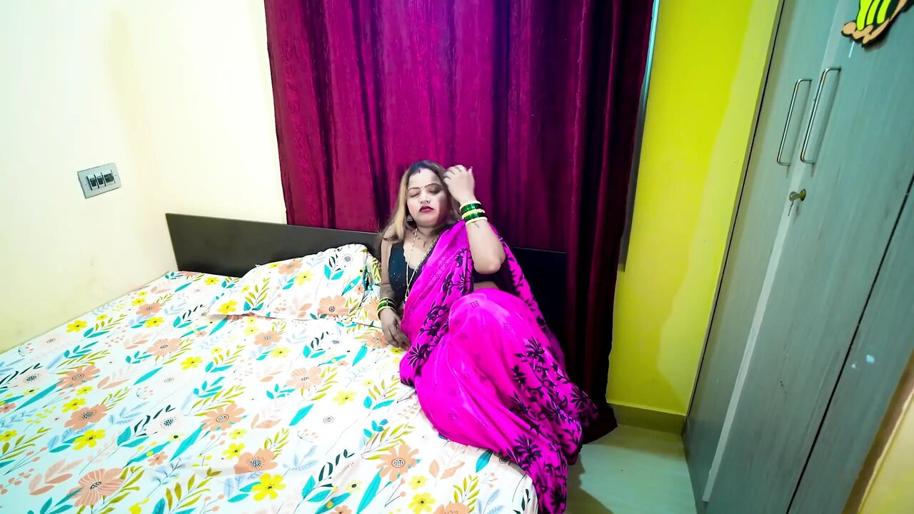 Desi Bhabhi went to her house and fucked herself in doggy style in Hindi audio