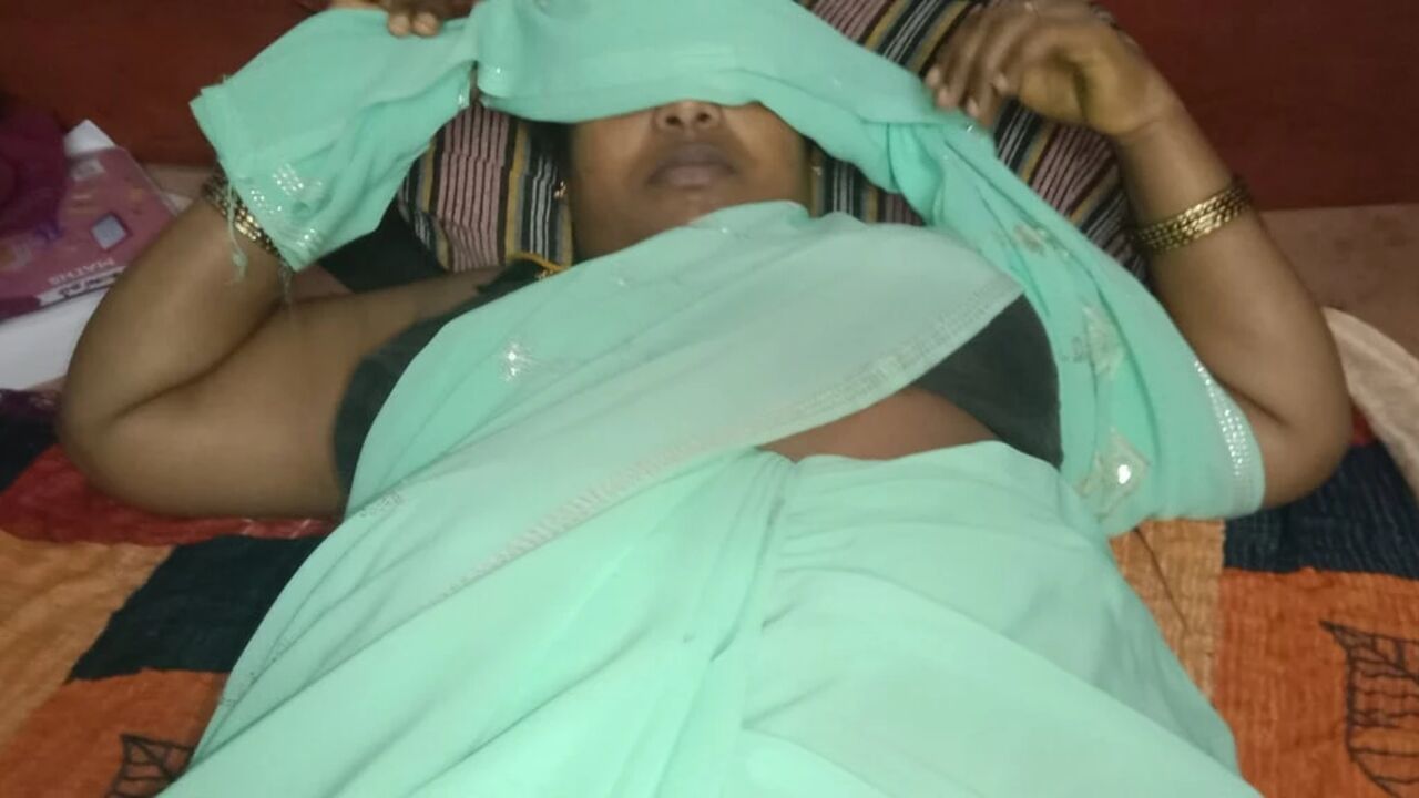 My neighbor's aunt was beautiful in a saree on the bed. I gently rubbed her breasts and shared them on the bed.