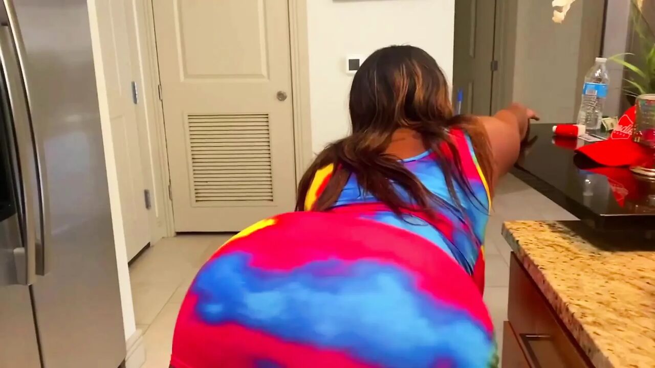 i made Stepdaddy cum 2 times on my big ass