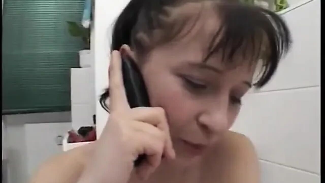 Hot teen babe sucks her boyfriends cock after shower