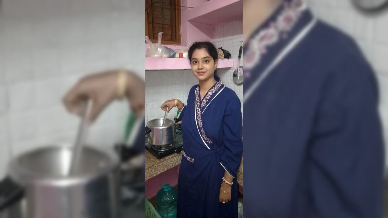 My wife bana rahi hai chicken curry