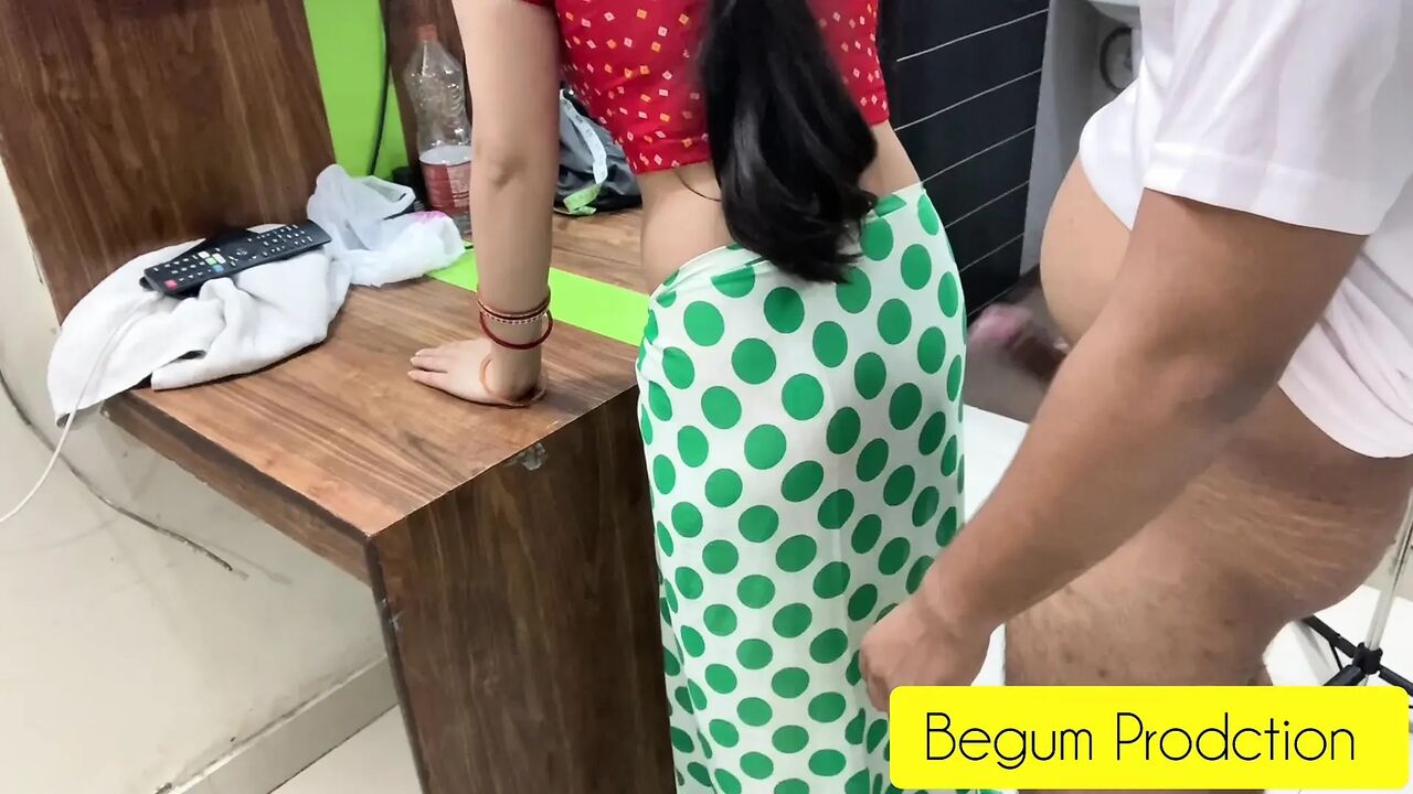 Bhabhi Fucks with Tailor in His Shop