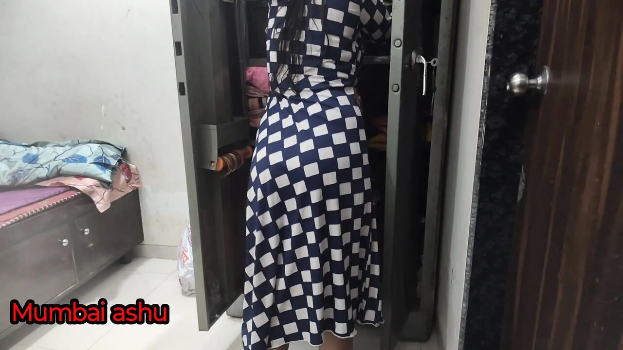 kam wali bhabhi ko piche se apana lauda chusaya indian maid fucked from behind
