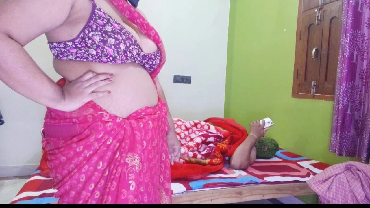Big boobs desi kamwali bai seduce by her house owner