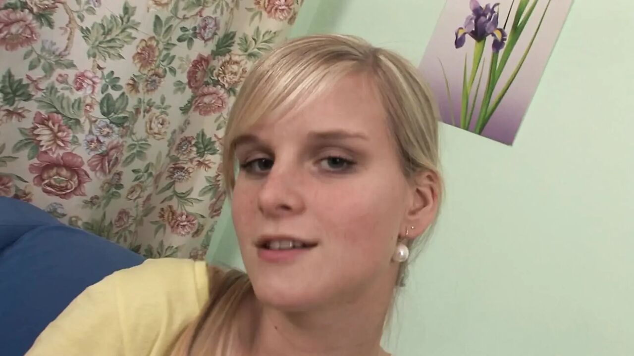 Horny girl enjoys a pussy lick before riding the hard cock in the sofa