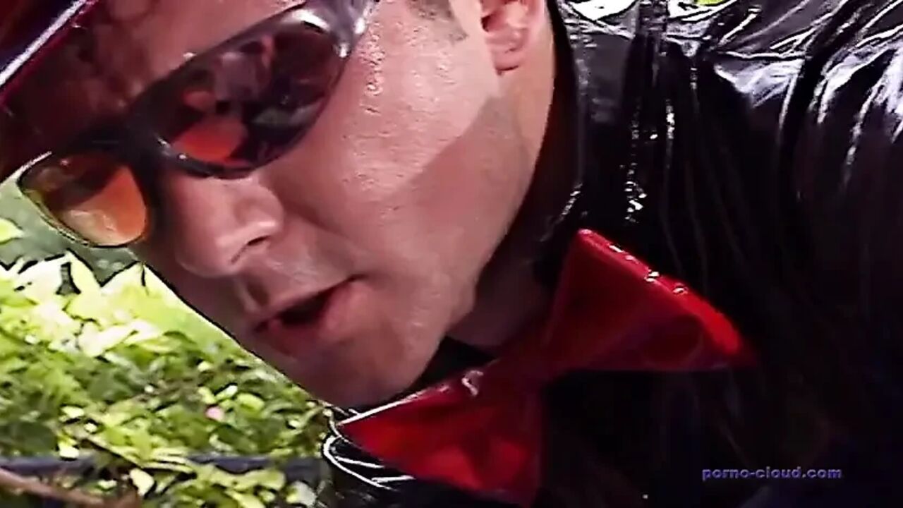 Latex outside threesome