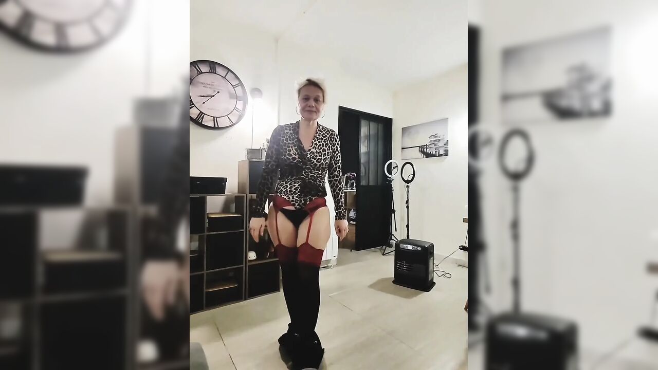Petite Slutty MILF Ready to Receive Good Cock in Doggy Style