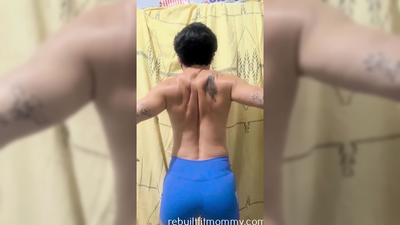 I wish I could pose like this in the gym