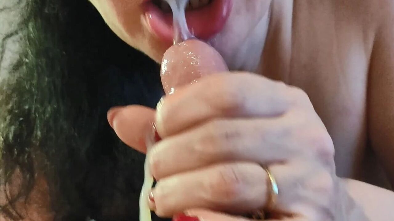 Mature MILF housewife gets sucks dick until cum in her mouth, amateur MILF POV blowJob