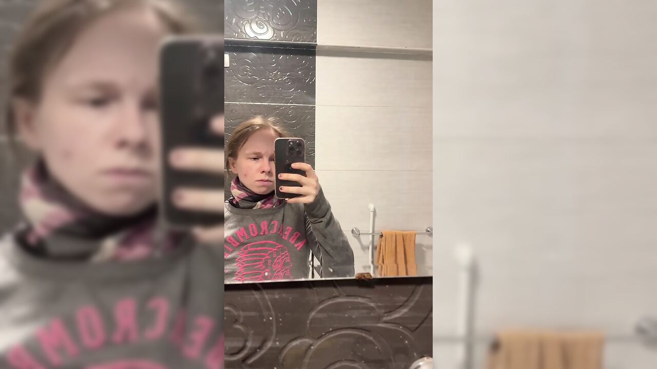 Razor Slides Into My Pussy