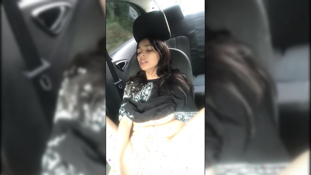 My hot girlfriend makes a video masturbating.