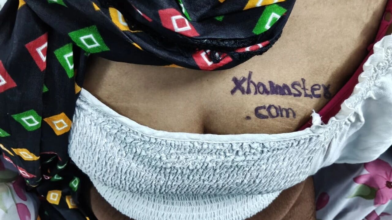 Indian Aunty tattoo customer,I had sex with her unexpectedly while getting a tattoo.Romance Desi xvideos, Hindi and Telugu